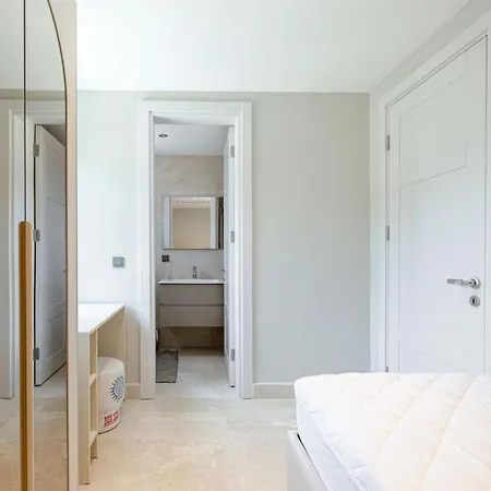 Stunning 5-bedroom With Panoramic View Of Marina Яликовак