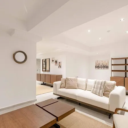 Stunning 5-bedroom With Panoramic View Of Marina Вилла *