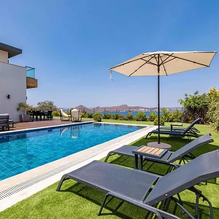 Stunning 5-bedroom With Panoramic View Of Marina