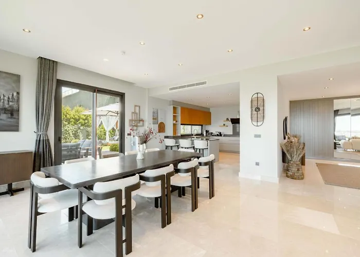 Villa Stunning 5-bedroom With Panoramic View Of Marina *