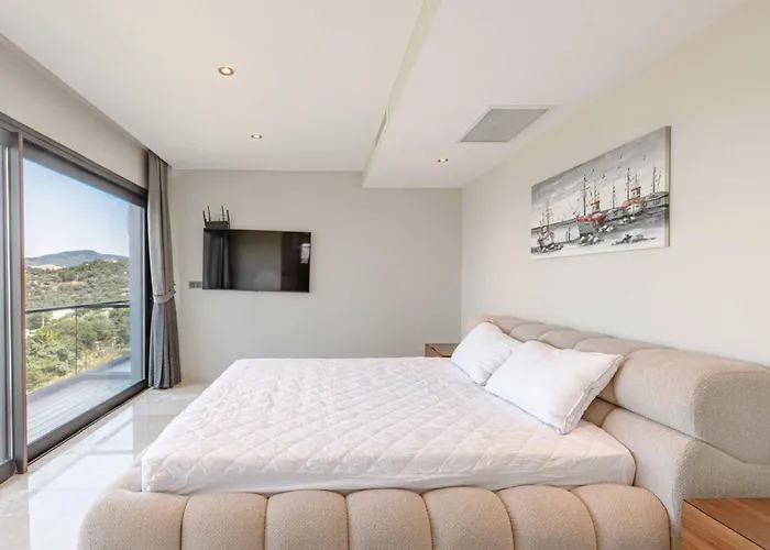 Stunning 5-bedroom With Panoramic View Of Marina Villa Yalıkavak