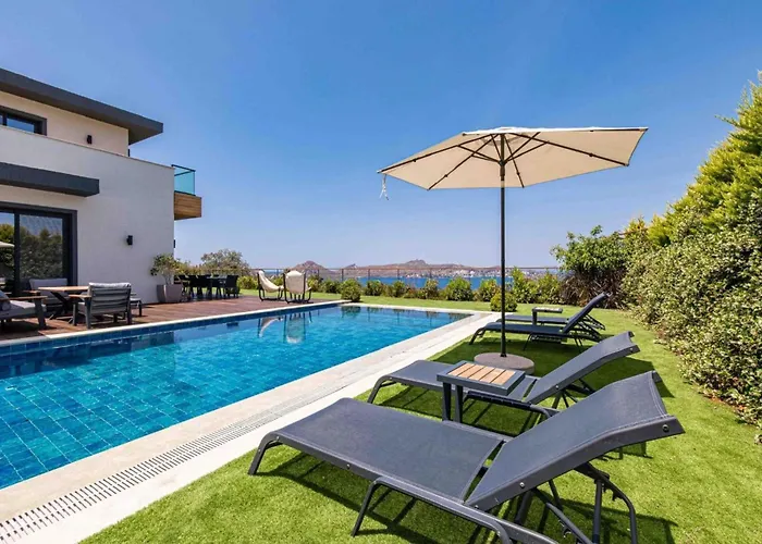 Stunning 5-bedroom With Panoramic View Of Marina