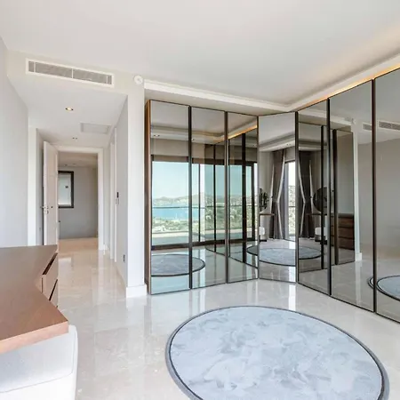 Stunning 5-bedroom With Panoramic View Of Marina 别墅