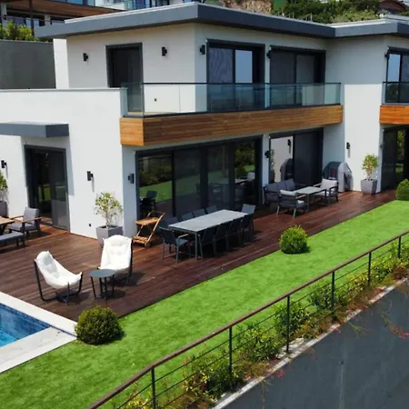 Villa Stunning 5-bedroom With Panoramic View Of Marina *