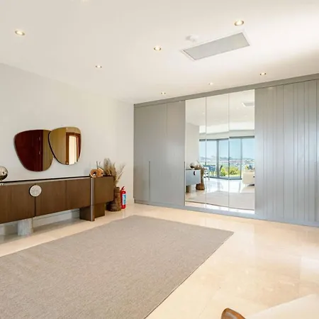 Stunning 5-bedroom With Panoramic View Of Marina 亚力卡瓦克